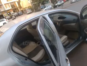 Toyota Yaris 2010 Silver