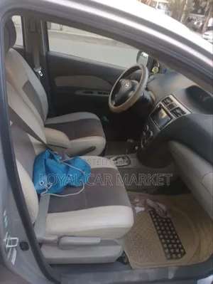 Toyota Yaris 2010 Silver