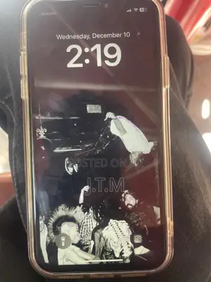 Photo - Apple XR 64 GB Red