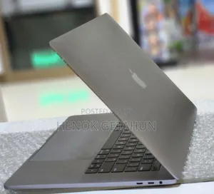 New Laptop Apple MacBook Pro 2017 16GB Intel Core I7 SSD 1T