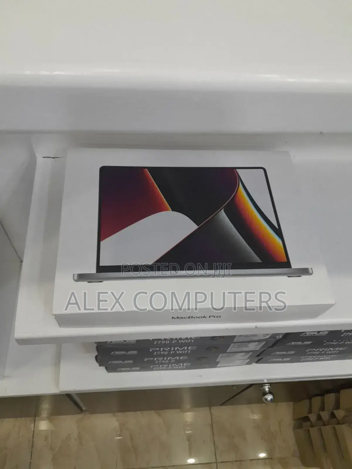 New Laptop Apple MacBook 64GB Apple M1 Max SSD 1T