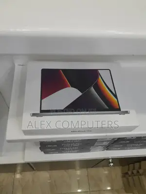 New Laptop Apple MacBook 64GB Apple M1 Max SSD 1T