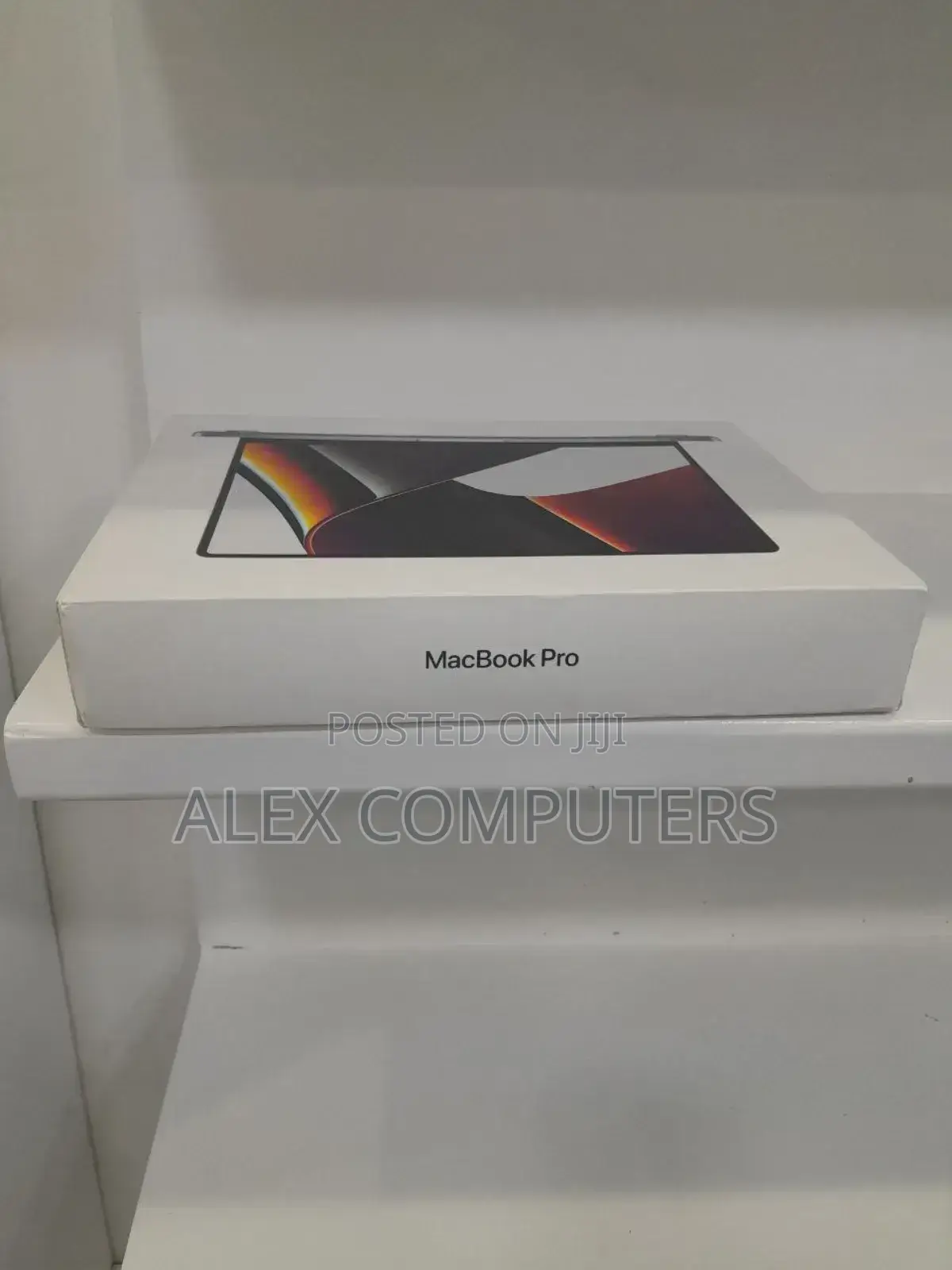 New Laptop Apple MacBook 64GB Apple M1 Max SSD 1T