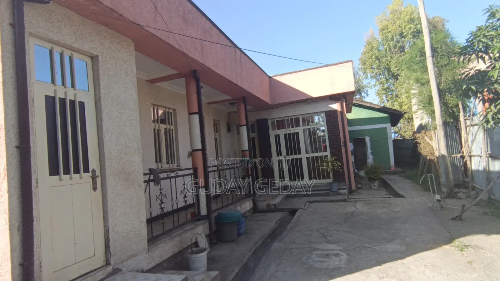 6bdrm Villa in Akaky Kaliti for sale