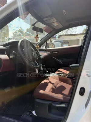 Toyota Corolla Cross Hybrid 2023 White