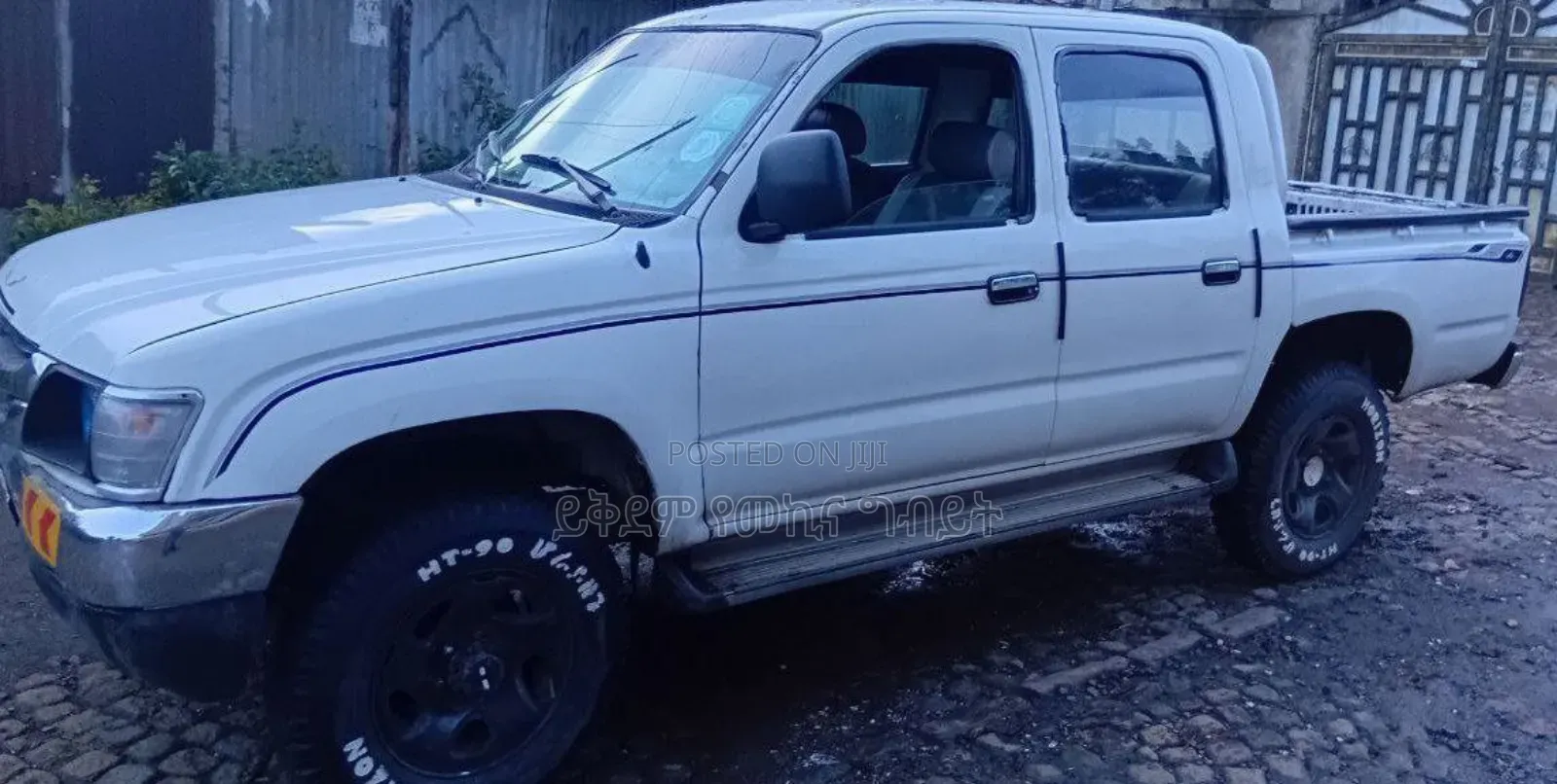 Toyota Hilux 2001 White
