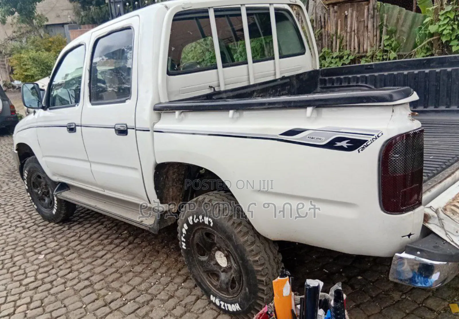 Toyota Hilux 2001 White