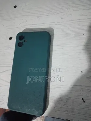 Photo - Samsung Galaxy A04e 128 GB Black