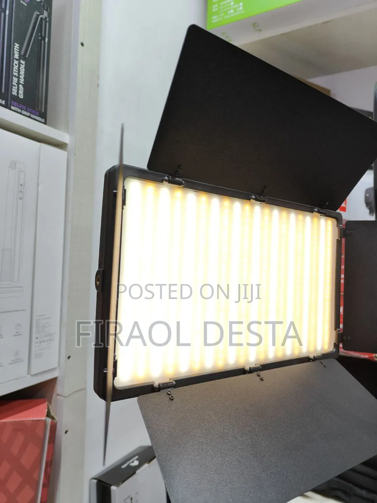 800 RGB Leds for Vibrant Color Accuracy