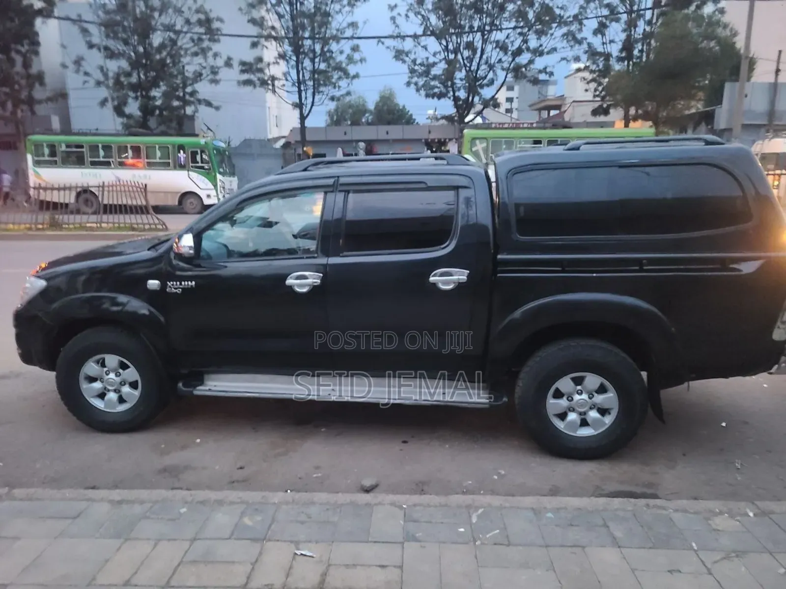 Toyota Hilux 2010 Black