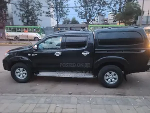 Toyota Hilux 2010 Black