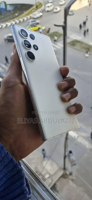 Photo - Samsung Galaxy S23 Ultra 256 GB Gold