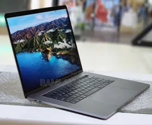 New Laptop Apple MacBook Pro 2017 16GB Intel Core I7 SSD 512GB