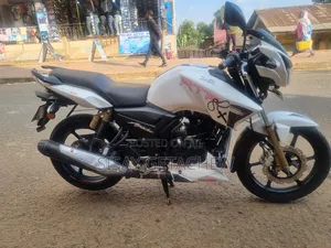 Photo - TVS Apache 180 RTR 2021 White