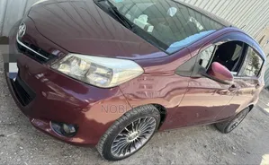 Photo - Toyota Yaris 2012 Burgundy