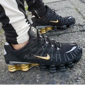 Photo - Nike Shox Blak Golden and Selves High Master Quality Sho Sneakers