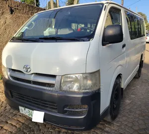 Photo - Toyota HiAce 2007 White
