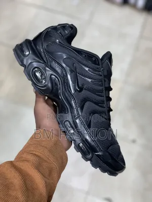 Photo - Nike Air Max Plus All Black