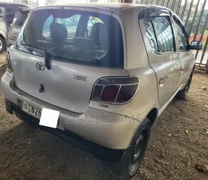 Toyota Vitz 2001 Silver