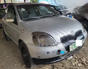 Photo - Toyota Vitz 2001 Silver