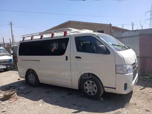 Toyota HiAce 2007 White