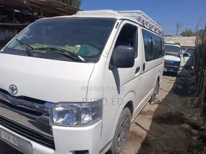 Toyota HiAce 2007 White