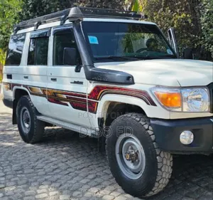 Photo - Toyota Land Cruiser 2014 White