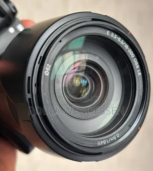 Sony A6300 Camera 18-200mm Lens