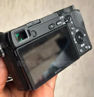 Sony A6300 Camera 18-200mm Lens