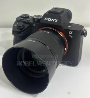 Sony A7 Mark 2 50mm F/1.8 Lens 2 Batteries Charger Bag