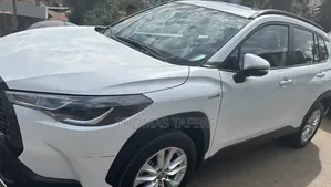 Toyota Corolla Cross Hybrid 2023 White