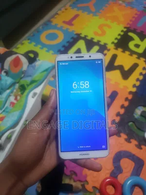 Photo - Huawei Y5 Prime 2018 16 GB Gold