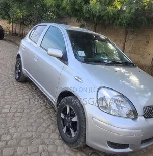 Photo - Toyota Yaris 1.4 2002 Silver