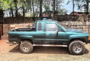 Photo - Toyota Hilux 2000 1984 Green