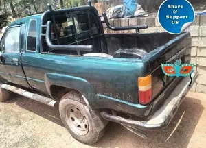 Toyota Hilux 2000 1984 Green