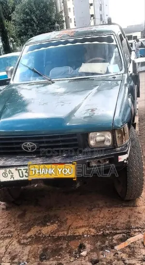 Toyota Hilux 2000 1984 Green