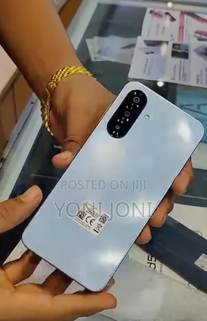 Photo - New Samsung Galaxy A17 5G 256 GB White