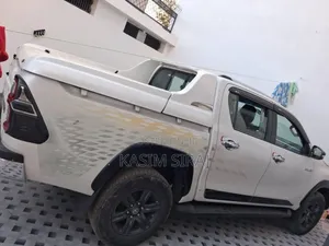 Toyota Hilux Revo Double Cab Deisel 2.4 AWD 2020 White