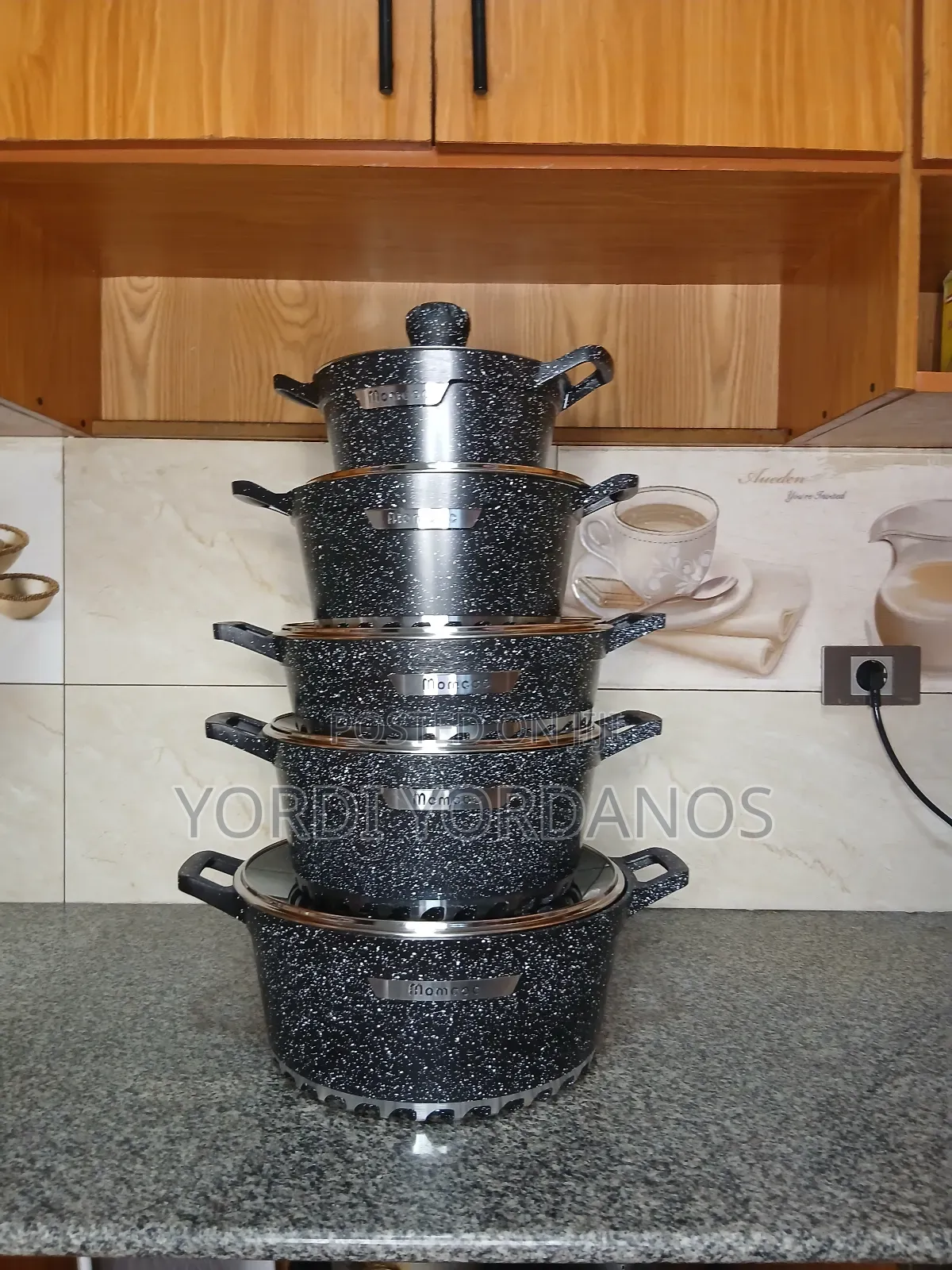 ሴሪሚክ ድስት. 4ድስት. 1 መጥበሻ. Quality Eka ከማርሲፓ Stor