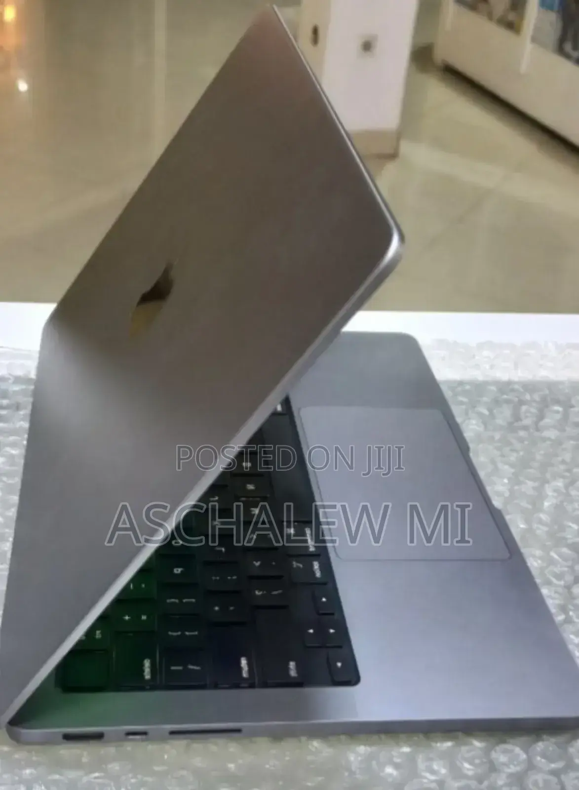New Laptop Apple MacBook Pro M1 16GB Apple M1 Pro SSD 512GB