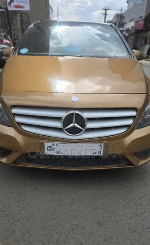 Photo - Mercedes-Benz E200 2014 Beige