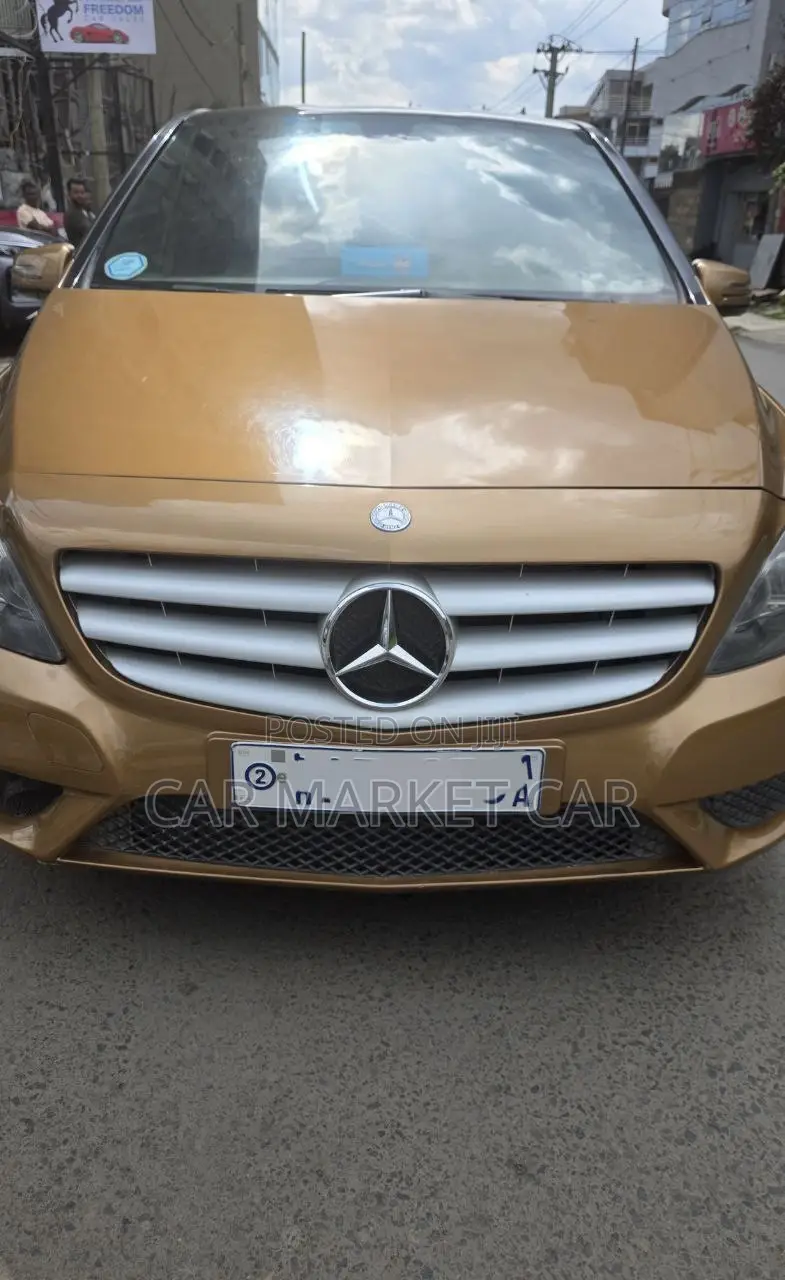 Mercedes-Benz E200 2014 Beige