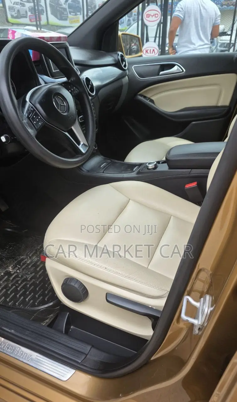 Mercedes-Benz E200 2014 Beige