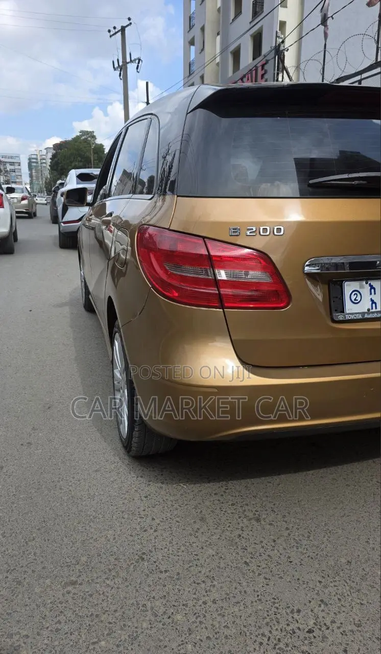 Mercedes-Benz E200 2014 Beige