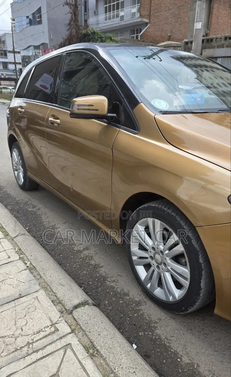 Mercedes-Benz E200 2014 Beige