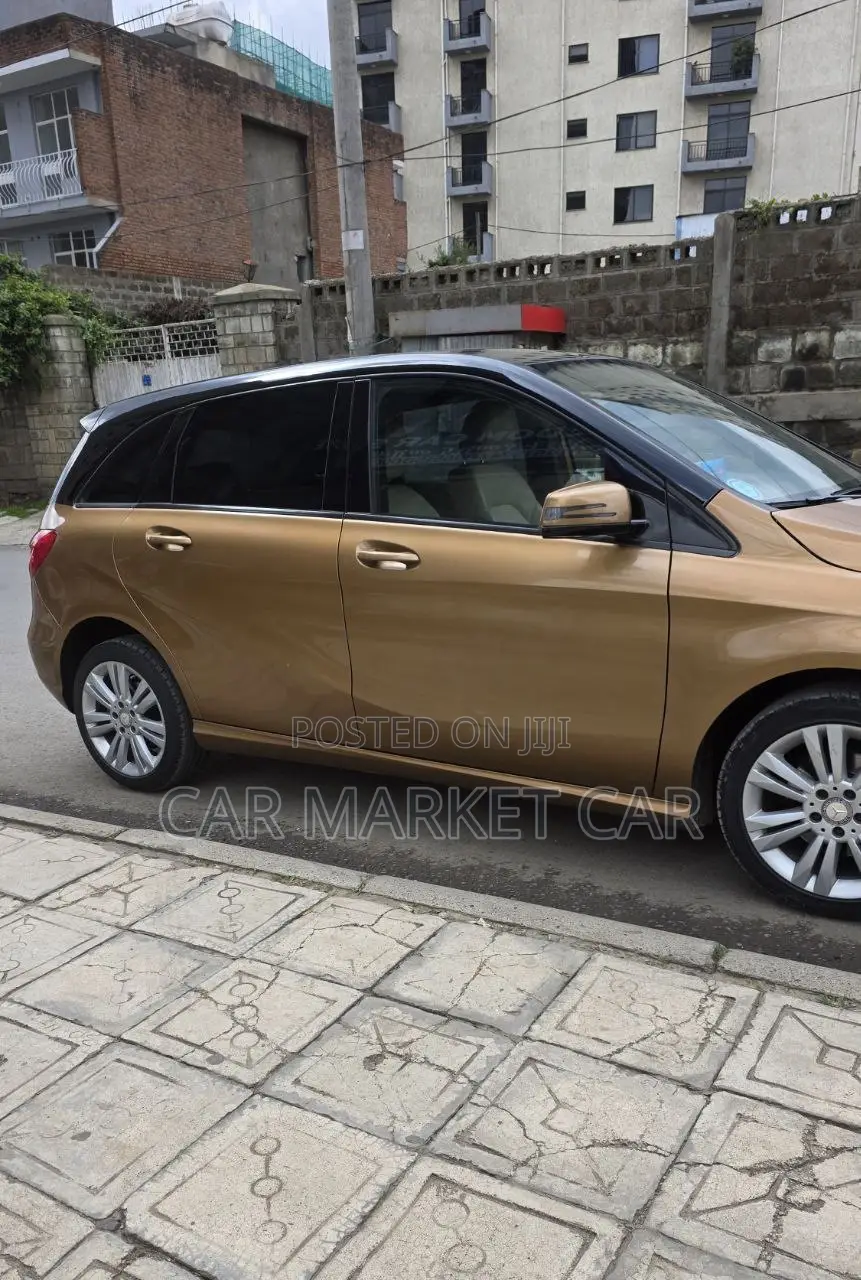 Mercedes-Benz E200 2014 Beige