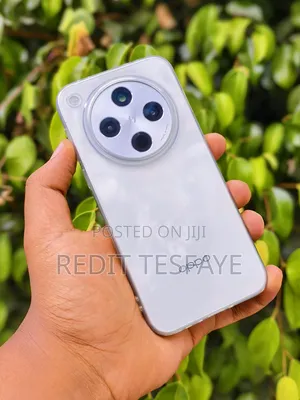 Photo - New Oppo Find X8 512 GB White