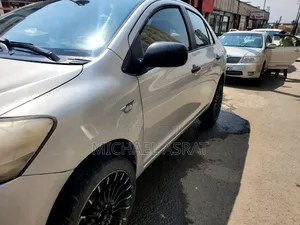Photo - Toyota Yaris 2006 Silver