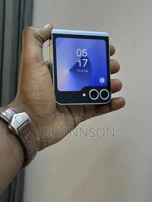 Photo - Samsung Galaxy Z Flip6 256 GB Blue