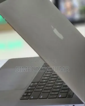 New Laptop Apple MacBook Pro 2017 16GB Intel Core I7 SSD 512GB